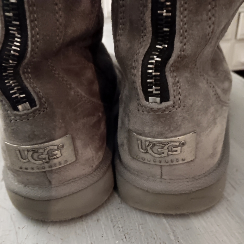 UGGS